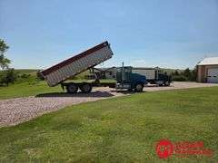 1993  International  Eagle 9300  Straight Truck