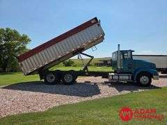 1993  International  Eagle 9300  Straight Truck