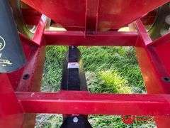2011  J & M  875-18   Grain Cart