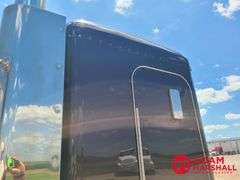2015  Peterbilt  389  Semi Truck