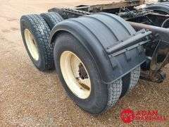 2005  International Harvester  8000  Semi Truck