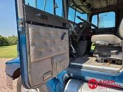 1999  International  9400  Straight Truck