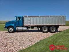 1993  International  Eagle 9300  Straight Truck