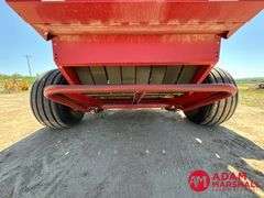 2013  New Holland  BR7090  Specialty Crop Baler