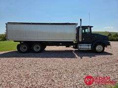 1999  International  9400  Straight Truck