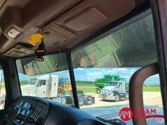 2015  Peterbilt  389  Semi Truck