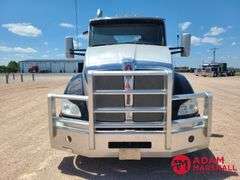 2016  Kenworth  T680  Semi Truck