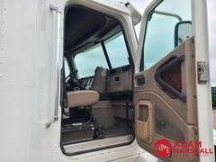 2004  International  9400t  Semi Truck
