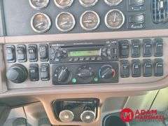 2014  Peterbilt  389  Semi Truck