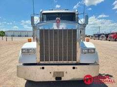 2014  Kenworth  W900  Semi Truck