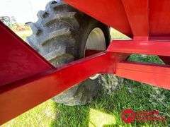 2011  J & M  875-18   Grain Cart