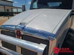 2016  Kenworth  T680  Semi Truck