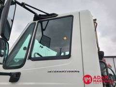 2005  International Harvester  8000  Semi Truck