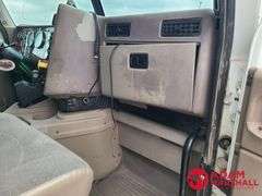 2004  International  9400t  Semi Truck
