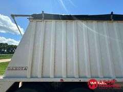 1996  Dakota  3200 Hopper  Grain Trailer - 32FT