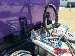 2014  Peterbilt  389  Semi Truck