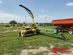 John Deere  Pull Type Silage Chopper