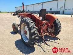 International Harvester  424  Utility Tractor