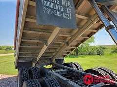 1993  International  Eagle 9300  Straight Truck