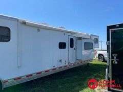 2013  Shadow   4 Horse Trailer w/ Living Quarters   - 42FT