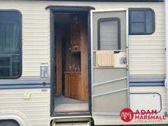 1993  NU-WA  Hitchhiker  Camper Trailer - 30FT