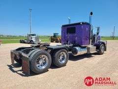 2014  Peterbilt  389  Semi Truck