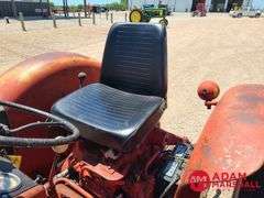 International Harvester  424  Utility Tractor