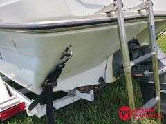 1992  Rinker  186 Captiva  V-Hull Boat - 18FT