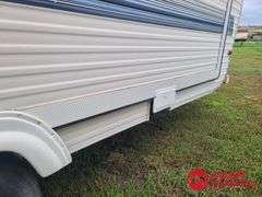 1993  NU-WA  Hitchhiker  Camper Trailer - 30FT