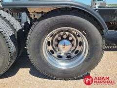 2014  Peterbilt  389  Semi Truck