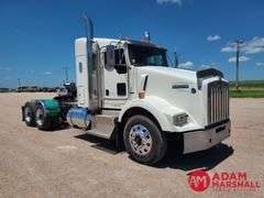 2016  Kenworth  T880  Semi Truck