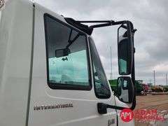 2005  International Harvester  8000  Semi Truck