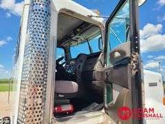 2014  Kenworth  W900  Semi Truck