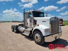 2014  Kenworth  W900  Semi Truck