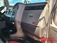 2011  Kenworth  T800  Semi Truck