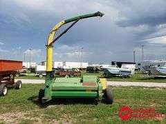 John Deere  Pull Type Silage Chopper