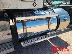 2016  Kenworth  T880  Semi Truck