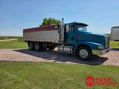 1993  International  Eagle 9300  Straight Truck