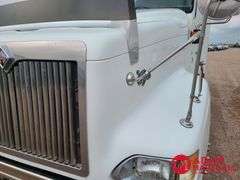 2004  International  9400t  Semi Truck