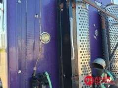 2000  Kenworth  T2000  Semi Truck