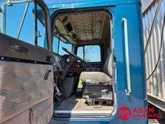 1999  International  9400  Straight Truck