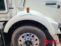 2016  Kenworth  T880  Semi Truck