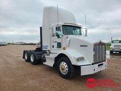 2012  Kenworth  T800  Semi Truck