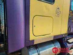 2000  Kenworth  T2000  Semi Truck