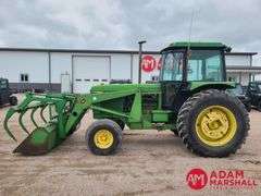 1984  John Deere  2950  Tractor w/Loader