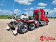2011  Kenworth  T800  Semi Truck