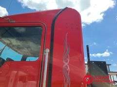 2011  Kenworth  T800  Semi Truck