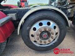 2011  Kenworth  T800  Semi Truck