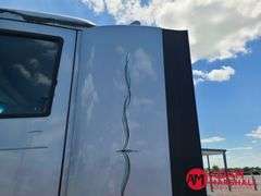 2016  Kenworth  T680  Semi Truck