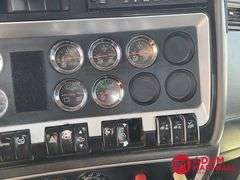 2011  Kenworth  T800  Semi Truck